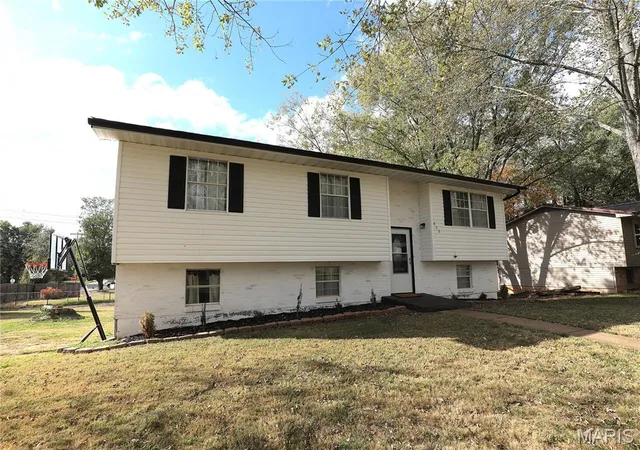 Photo 1 of Single family home for sale at 626 Edward St, Farmington, MO 63640 | MLS# MIS26065884 | Listing updated on 2026-10-16