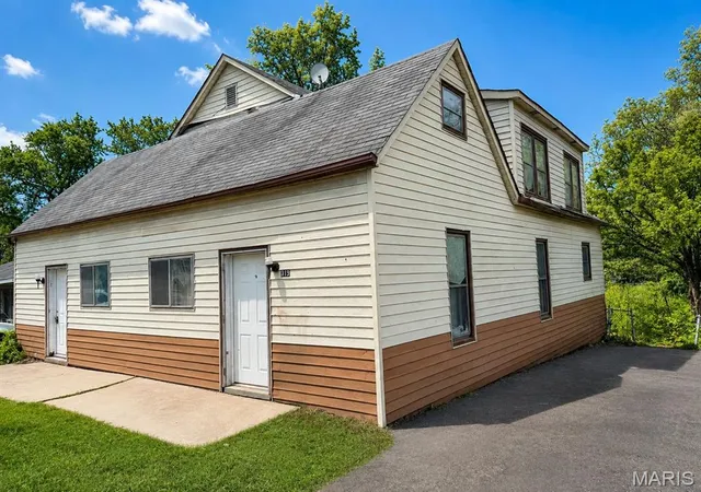 Photo 2 of Single family home for sale at 319 Saint Louis Ave, Saint Louis, MO 63135 | MLS# MIS26065895 | Listing updated on 2026-10-14