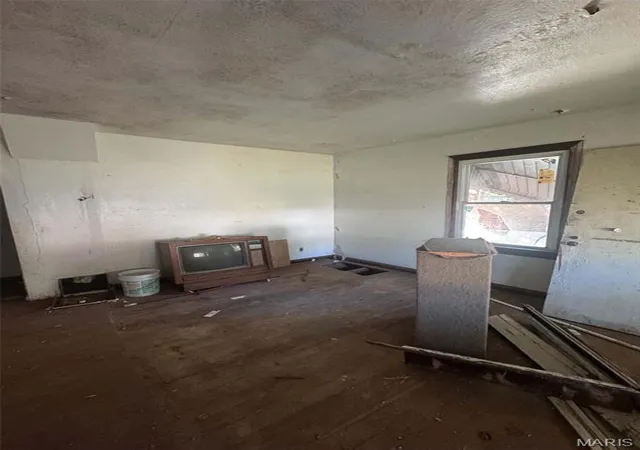 Photo 2 of Single family home for sale at 9823 Green Valley Dr, Saint Louis, MO 63136 | MLS# MIS26065897 | Listing updated on 2026-10-23