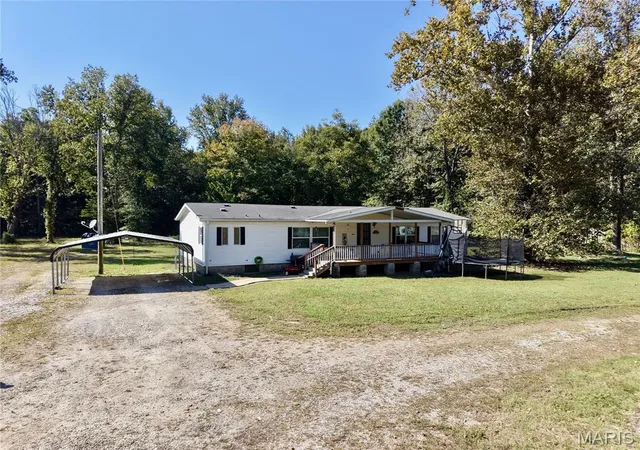 Photo 3 of Manufactured home for sale at 897 County Rd 605, Poplar Bluff, MO 63901 | MLS# MIS26065903 | Listing updated on 2026-10-14
