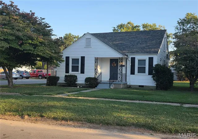 Photo 2 of Single family home for sale at 735 E Kathleen St, Sikeston, MO 63801 | MLS# MIS26065905 | Listing updated on 2026-10-14
