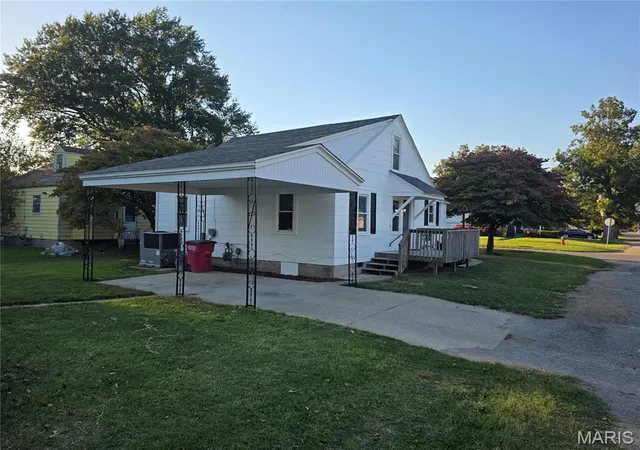 Photo 3 of Single family home for sale at 735 E Kathleen St, Sikeston, MO 63801 | MLS# MIS26065905 | Listing updated on 2026-10-14