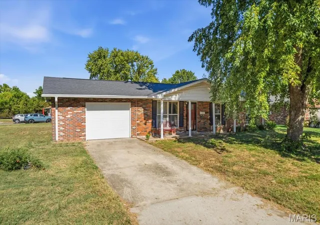 Photo 1 of Single family home for sale at 2517 Roney Dr, Granite City, IL 62040 | MLS# MIS26065908 | Listing updated on 2026-10-30