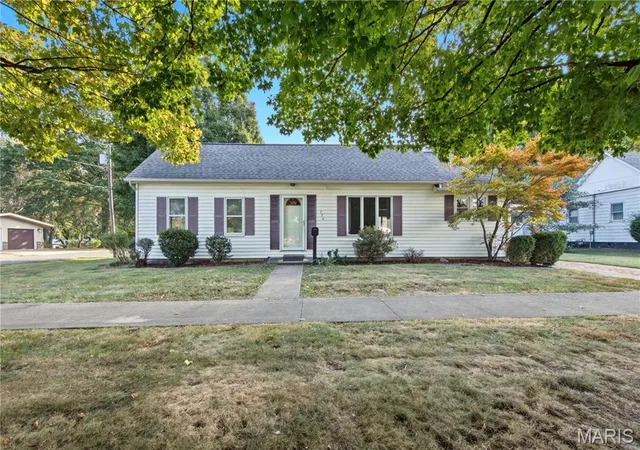 Single family home for sale at 726 N Illinois Ave, Litchfield, IL 62056 | MLS# MIS26065909