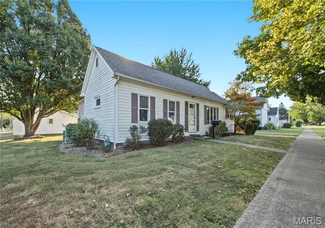 Photo 2 of Single family home for sale at 726 N Illinois Ave, Litchfield, IL 62056 | MLS# MIS26065909 | Listing updated on 2026-10-13