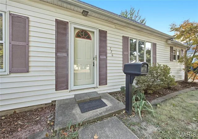 Photo 4 of Single family home for sale at 726 N Illinois Ave, Litchfield, IL 62056 | MLS# MIS26065909 | Listing updated on 2026-10-13