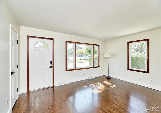 Photo 3 of Single family home for sale at 209 N Duchesne Dr, Saint Charles, MO 63301 | MLS# MIS26065911 | Listing updated on 2026-10-19