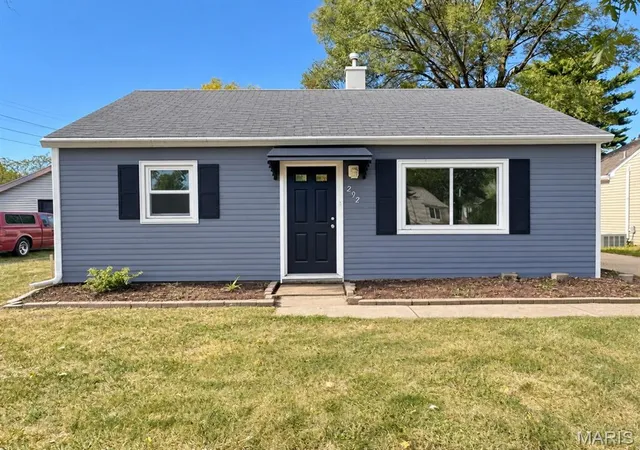 Single family home for sale at 292 S 14th Street, Wood River, IL 62095 | MLS# MIS26065918