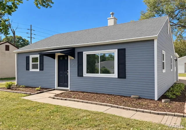 Photo 1 of Single family home for sale at 292 S 14th Street, Wood River, IL 62095 | MLS# MIS26065918 | Listing updated on 2026-10-16