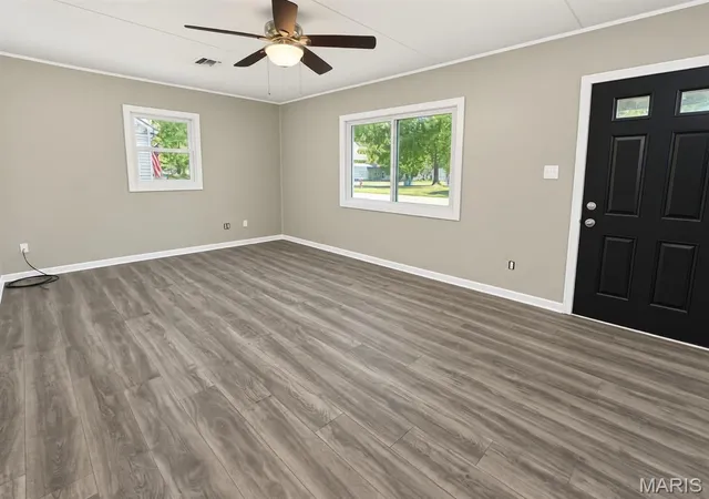 Photo 3 of Single family home for sale at 292 S 14th Street, Wood River, IL 62095 | MLS# MIS26065918 | Listing updated on 2026-10-16