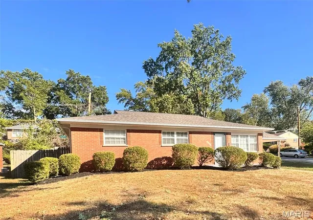 Photo 3 of Single family home for sale at 1500 Mendell Dr, Saint Louis, MO 63130 | MLS# MIS26065925 | Listing updated on 2026-10-14