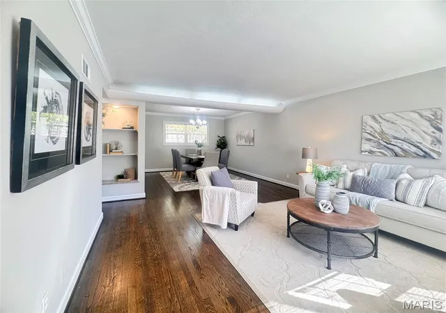 Photo 4 of Single family home for sale at 1500 Mendell Dr, Saint Louis, MO 63130 | MLS# MIS26065925 | Listing updated on 2026-10-14