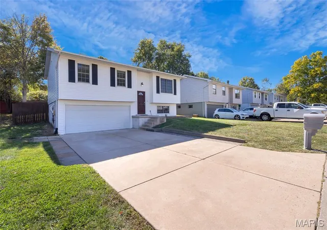 Photo 1 of Single family home for sale at 234 Stillbrook Ests Dr, Fenton, MO 63026 | MLS# MIS26065938 | Listing updated on 2026-10-19