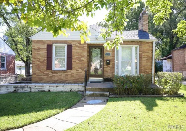 Photo 1 of Single family home for sale at 238 Newell Dr, Saint Louis, MO 63135 | MLS# MIS26065942 | Listing updated on 2026-10-26