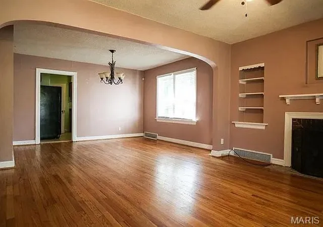 Photo 3 of Single family home for sale at 238 Newell Dr, Saint Louis, MO 63135 | MLS# MIS26065942 | Listing updated on 2026-10-26