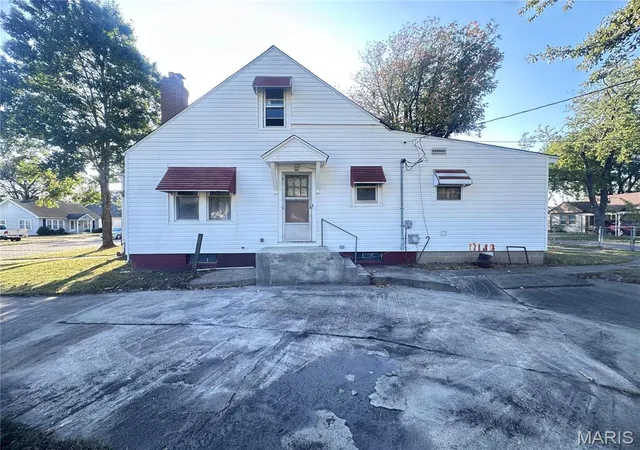 Photo 4 of Single family home for sale at 260 E Gladys St, Sikeston, MO 63801 | MLS# MIS26065943 | Listing updated on 2026-10-16