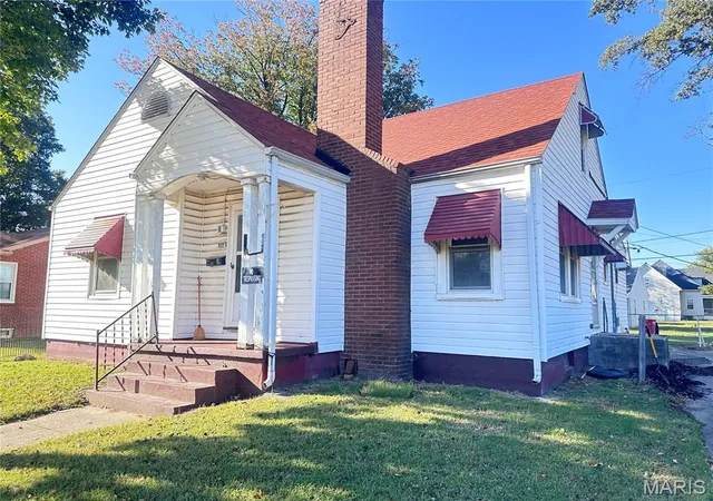Photo 1 of Single family home for sale at 260 E Gladys St, Sikeston, MO 63801 | MLS# MIS26065943 | Listing updated on 2026-10-16