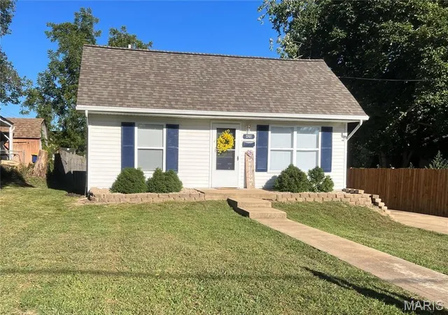 Photo 1 of Single family home for sale at 420 Russell Ave, Festus, MO 63028 | MLS# MIS26065945 | Listing updated on 2026-10-20