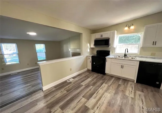 Photo 3 of Single family home for sale at 420 Russell Ave, Festus, MO 63028 | MLS# MIS26065945 | Listing updated on 2026-10-20