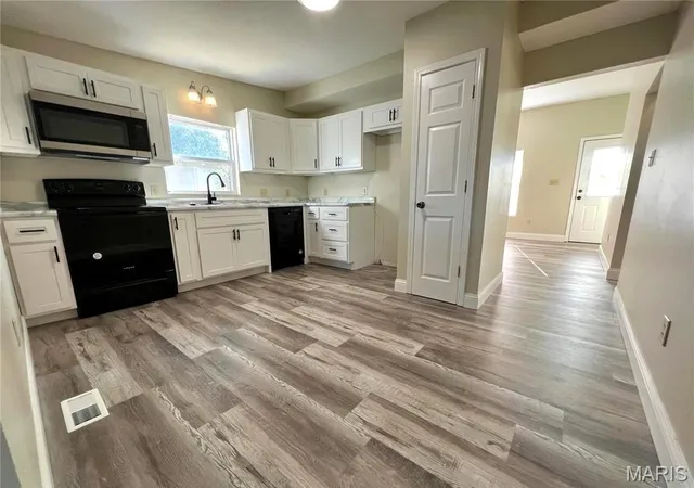 Photo 3 of Single family home for sale at 420 Russell Ave, Festus, MO 63028 | MLS# MIS26065945 | Listing updated on 2026-10-20