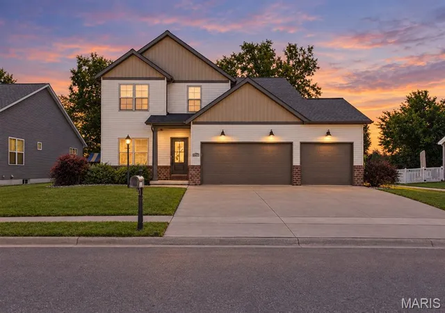 Photo 2 of Single family home for sale at 7116 Augusta Dr, Glen Carbon, IL 62034 | MLS# MIS26065949 | Listing updated on 2026-10-19