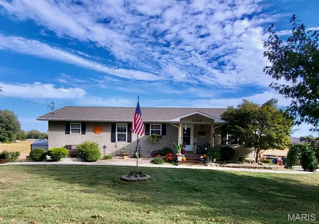 Photo 1 of Single family home for sale at 1200 W Old National Trl, Greenville, IL 62246 | MLS# MIS26065957 | Listing updated on 2026-10-19