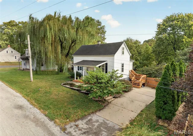 Photo 3 of Single family home for sale at 204 W Washington St, Collinsville, IL 62234 | MLS# MIS26065960 | Listing updated on 2026-10-19