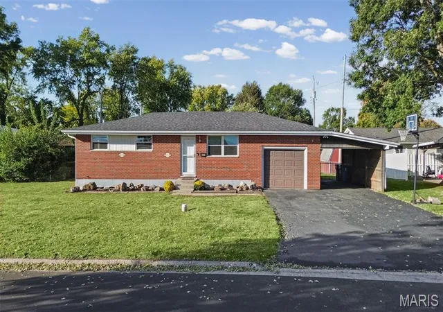Single family home for sale at 730 Homm St, Bethalto, IL 62010 | MLS# MIS26065965