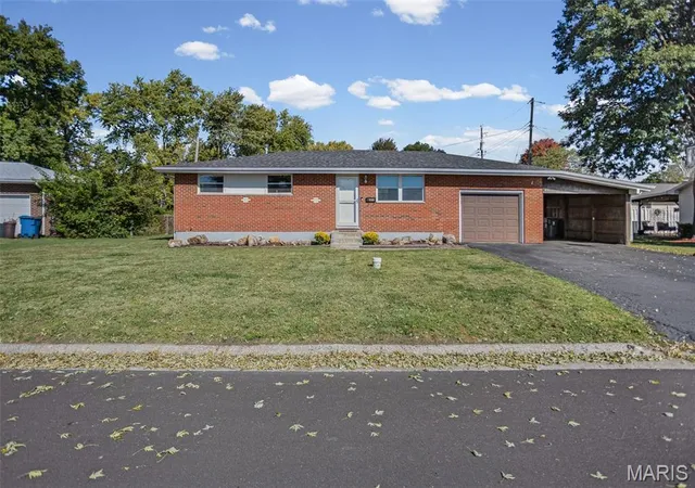 Photo 3 of Single family home for sale at 730 Homm St, Bethalto, IL 62010 | MLS# MIS26065965 | Listing updated on 2026-10-19