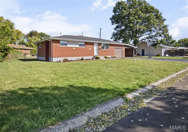 Photo 4 of Single family home for sale at 730 Homm St, Bethalto, IL 62010 | MLS# MIS26065965 | Listing updated on 2026-10-19