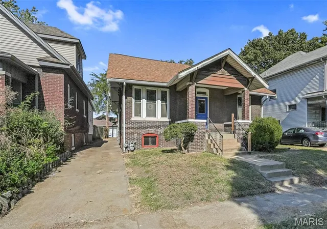 Photo 2 of Single family home for sale at 2445 Edison Ave, Granite City, IL 62040 | MLS# MIS26065966 | Listing updated on 2026-10-20