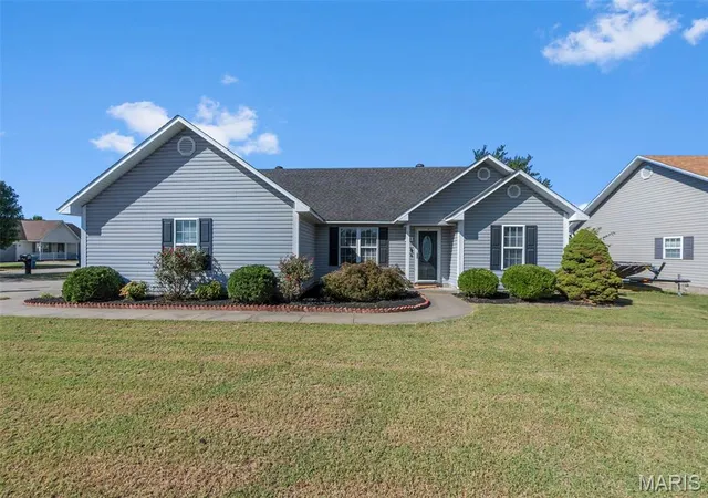 Single family home for sale at 125 Albert Dr, Sikeston, MO 63801 | MLS# MIS26065969