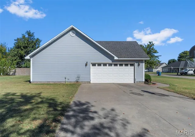 Photo 4 of Single family home for sale at 125 Albert Dr, Sikeston, MO 63801 | MLS# MIS26065969 | Listing updated on 2026-10-21