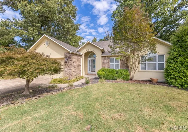 Photo 1 of Single family home for sale at 106 Fairway Dr, Poplar Bluff, MO 63901 | MLS# MIS26065971 | Listing updated on 2026-10-14