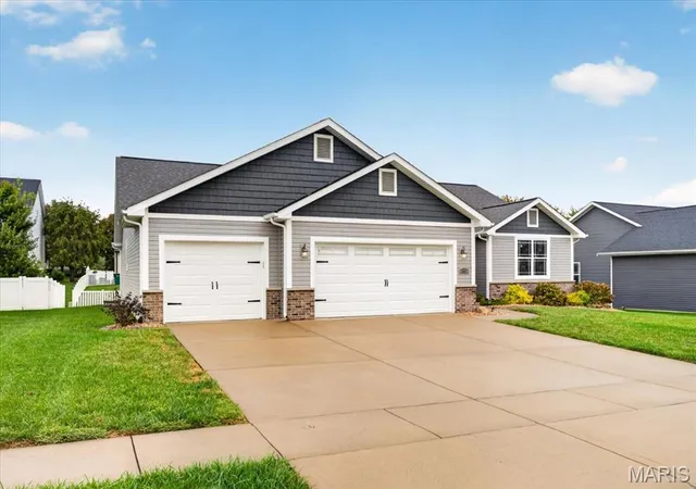 Photo 2 of Sale Pending at 608 Portsmith Pl Dr, O'fallon, IL 62269 | MLS# MIS26065974 | Listing updated on 2026-10-23