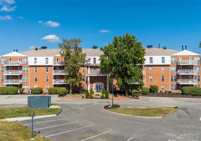 Condo for sale at 14471 Bantry Ln #15, Chesterfield, MO 63017 | MLS# MIS26065977