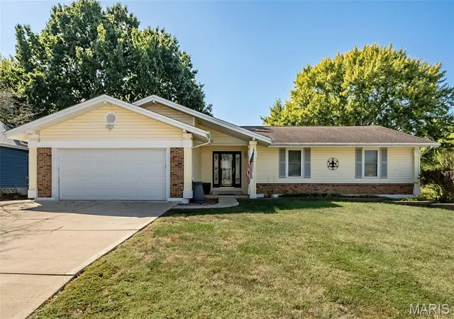 Photo 1 of Single family home for sale at 22 Carriage Way W, Saint Peters, MO 63376 | MLS# MIS26065980 | Listing updated on 2026-10-18