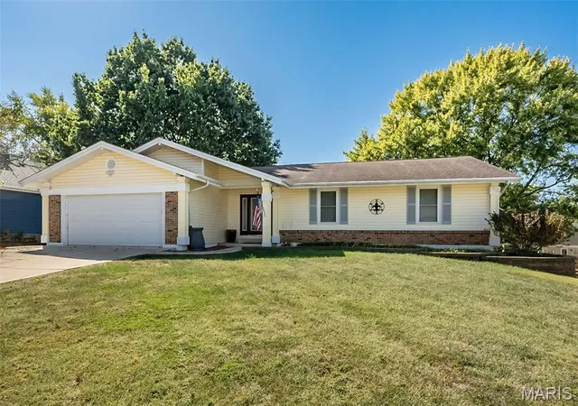 Photo 2 of Single family home for sale at 22 Carriage Way W, Saint Peters, MO 63376 | MLS# MIS26065980 | Listing updated on 2026-10-18