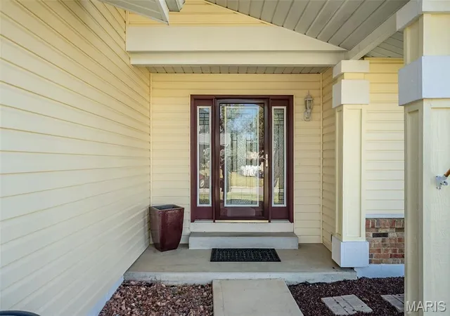 Photo 3 of Single family home for sale at 22 Carriage Way W, Saint Peters, MO 63376 | MLS# MIS26065980 | Listing updated on 2026-10-18