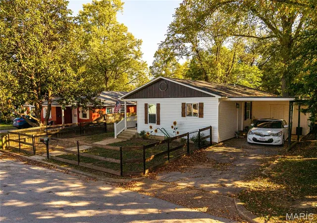 Photo 1 of Single family home for sale at 1052 W 6th Street, West Plains, MO 65775 | MLS# MIS26065987 | Listing updated on 2026-10-13