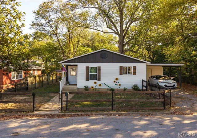 Photo 4 of Single family home for sale at 1052 W 6th Street, West Plains, MO 65775 | MLS# MIS26065987 | Listing updated on 2026-10-13