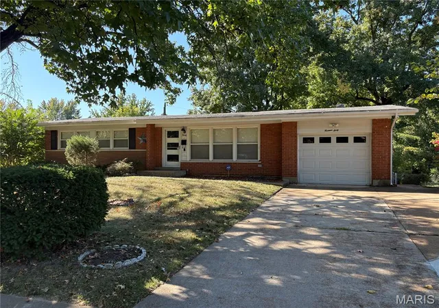 Photo 1 of Sale Pending at 1460 Wadsworth Dr, Florissant, MO 63031 | MLS# MIS26065988 | Listing updated on 2026-10-20