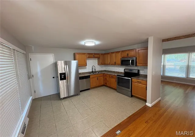Photo 4 of Sale Pending at 1460 Wadsworth Dr, Florissant, MO 63031 | MLS# MIS26065988 | Listing updated on 2026-10-20