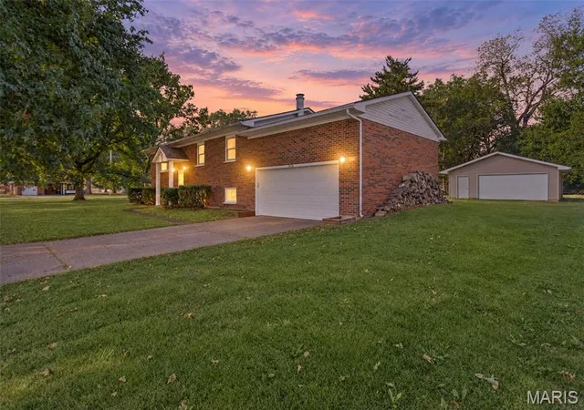 Single family home for sale at 806 N 9th Street, Wood River, IL 62095 | MLS# MIS26065995