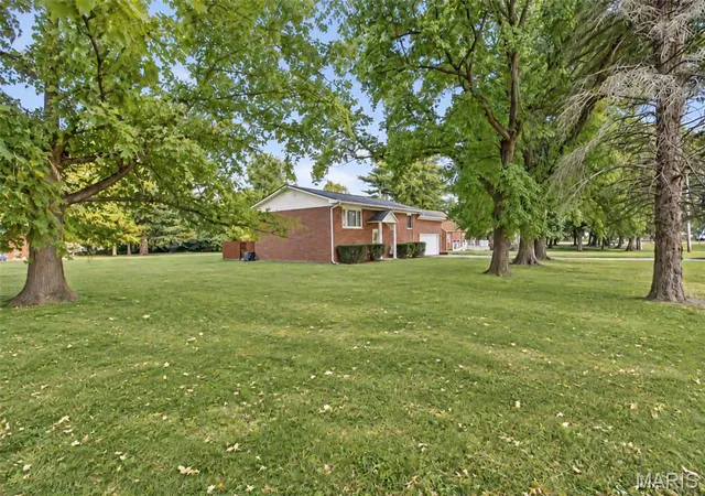Photo 4 of Single family home for sale at 806 N 9th Street, Wood River, IL 62095 | MLS# MIS26065995 | Listing updated on 2026-10-19