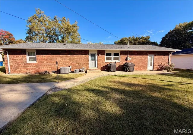 Photo 1 of Single family home for sale at 1016 E College Ave, Greenville, IL 62246 | MLS# MIS26065998 | Listing updated on 2026-10-13