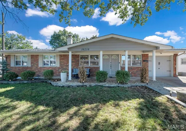 Photo 1 of Single family home for sale at 10210 Mullally Dr, Saint Louis, MO 63123 | MLS# MIS26066002 | Listing updated on 2026-10-29