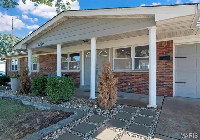 Photo 2 of Single family home for sale at 10210 Mullally Dr, Saint Louis, MO 63123 | MLS# MIS26066002 | Listing updated on 2026-10-29
