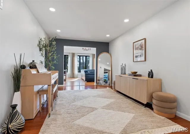 Photo 4 of Single family home for sale at 10210 Mullally Dr, Saint Louis, MO 63123 | MLS# MIS26066002 | Listing updated on 2026-10-29