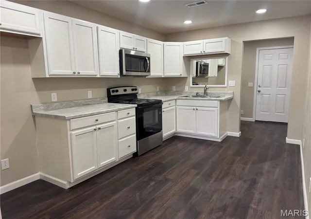 Photo 2 of Single family home for sale at 309 Benton St, Sikeston, MO 63801 | MLS# MIS26066003 | Listing updated on 2026-10-13